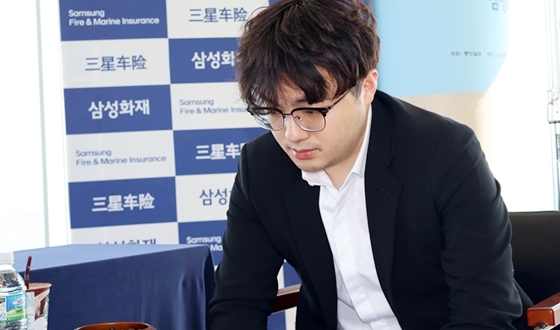 랴오위안허, 딩하오에 완승…메이저 우승 눈앞