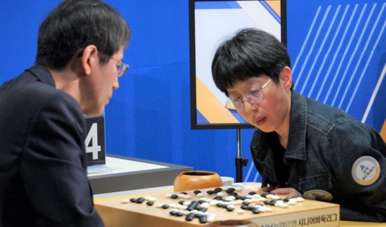 �ôϾ�� ù ���� ���� ���̳��̿���, �ƽ��� ���� ������