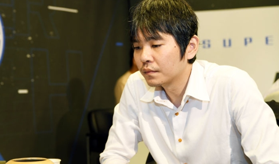 �̼���, 25�� �ٵ��λ� ���� ���б� ����