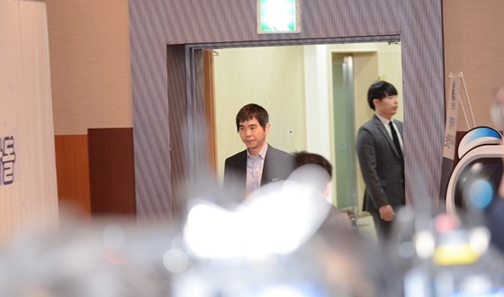 �̼����� ������ �뱹, ���� �žȿ��� ����