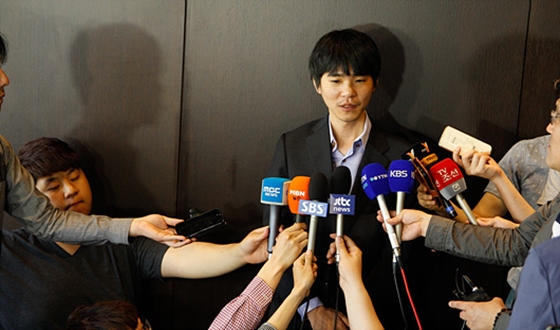 �̼��� ���α��ȸ Ż�� �ٶ󺸴� �ü�