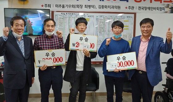 ����Ȧ���� / �����ʿ��� ���ڰ� �� ��������.��