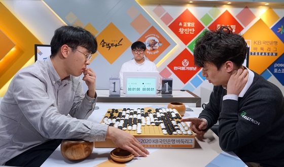 '1�� �� 2����' ��Ʈ����, �÷��̿��� ����