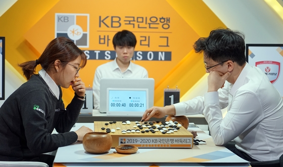 180�� �޶��� ����, ����� �ø��� ��Ʈ���� �ݰ� ����