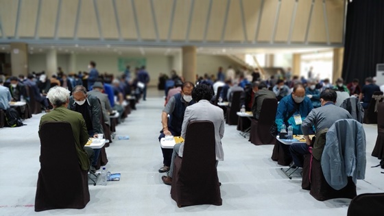 ��â�� �ٵ��� ��ī�� ���� ��