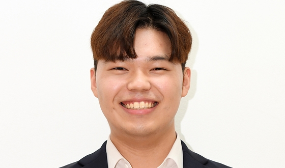 ������ �Դ� �� ù ����ſ� �Ը���