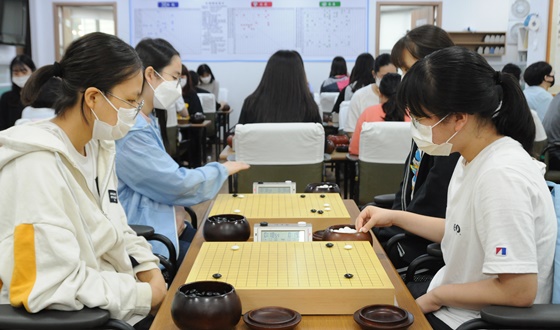 ������ 7�� vs ���ų� 7�� '����'