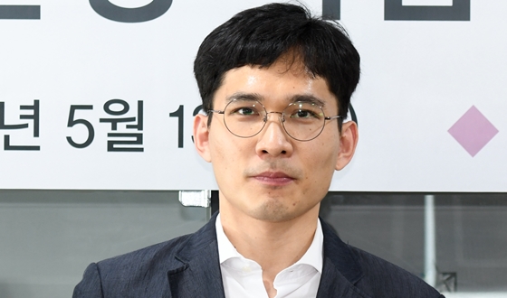 1õ�� �޼� ������ ���ٵϰ� �Բ� ��ξֶ���