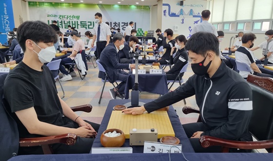 ���￡�� ���ų� ��¡��뱸 8�� �ΰ���