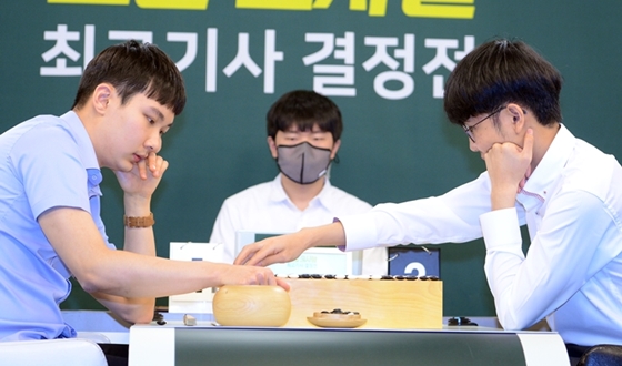 '�ѱ�� ��-�Ѵ� ��' �ϰ���° ��� ���