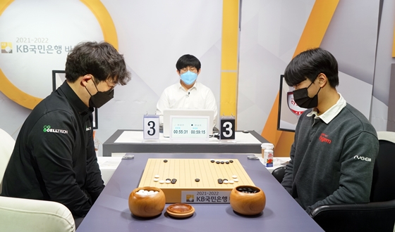 �ѻ���, �������� ������ �̺������� �й�