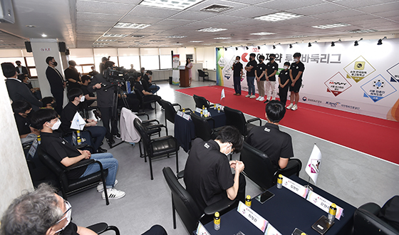 ����-�Ƹ� �ݵ��ϴ� ��Ű���� ����