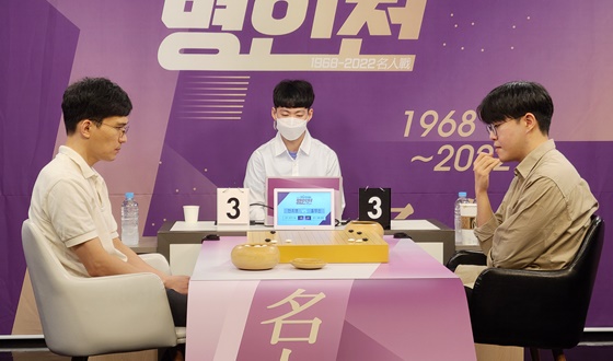 ������, ȫ���� �����ϰ� ������ 8�� ����