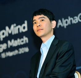 '�̼���-���İ�' 10�ֳ� �¾� ������ ����