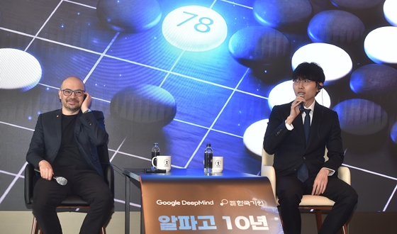 �����������̽� ����, ���İ� 10�ֳ� ���뱹